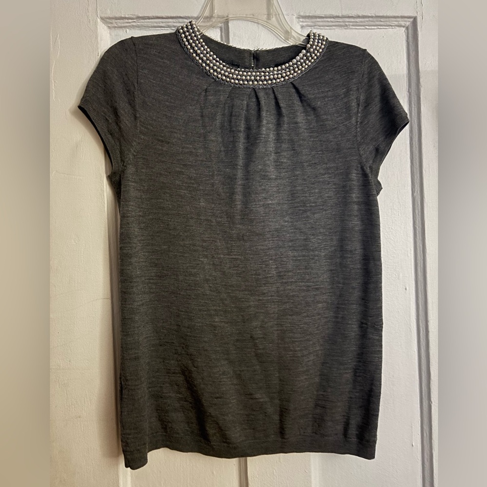ANN TAYLOR 100% Merino Wool Fine Gauge Knit Top Sweater Gray Sz Small Pearl Neck